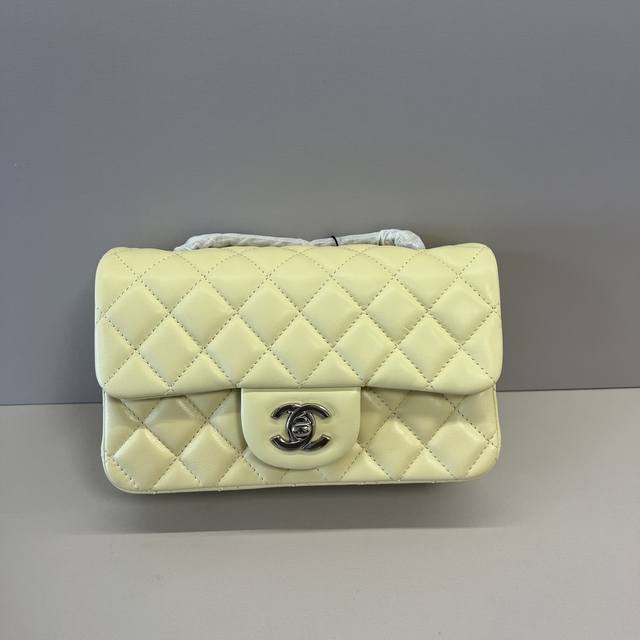 独家实拍 Cf 20Cm羊皮进口小羊皮，升级版市场独家好货，可以进出专柜对比的顶尖货，皮质细节及做工看图片哦，堪称完美！欢迎货比三家