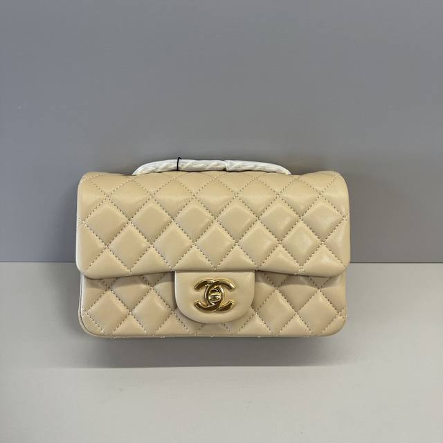 独家实拍 Cf 20Cm羊皮进口小羊皮，升级版市场独家好货，可以进出专柜对比的顶尖货，皮质细节及做工看图片哦，堪称完美！欢迎货比三家