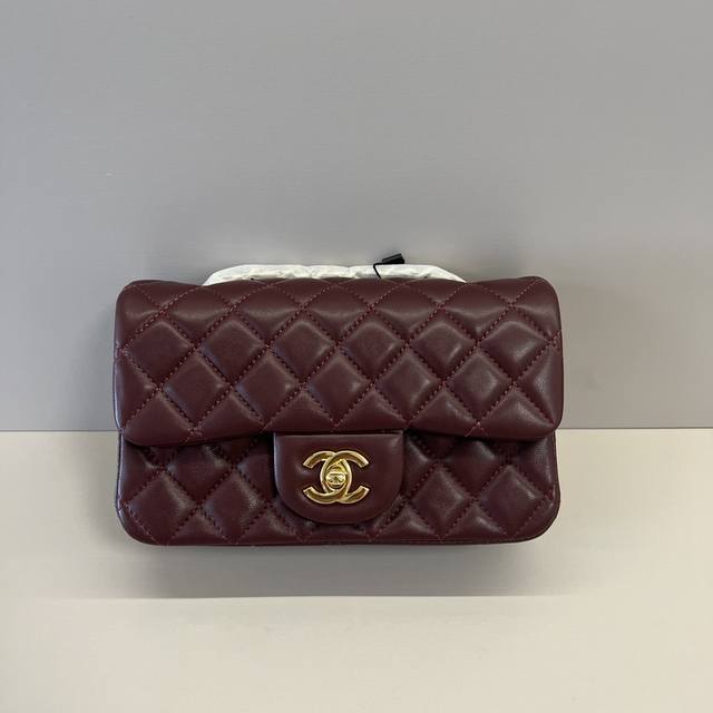 独家实拍 Cf 20Cm羊皮进口小羊皮，升级版市场独家好货，可以进出专柜对比的顶尖货，皮质细节及做工看图片哦，堪称完美！欢迎货比三家