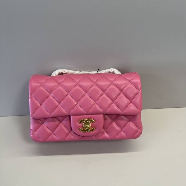 独家实拍 Cf 20Cm羊皮进口小羊皮，升级版市场独家好货，可以进出专柜对比的顶尖货，皮质细节及做工看图片哦，堪称完美！欢迎货比三家