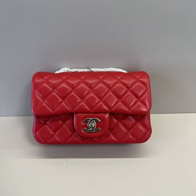 独家实拍 Cf 20Cm羊皮进口小羊皮，升级版市场独家好货，可以进出专柜对比的顶尖货，皮质细节及做工看图片哦，堪称完美！欢迎货比三家