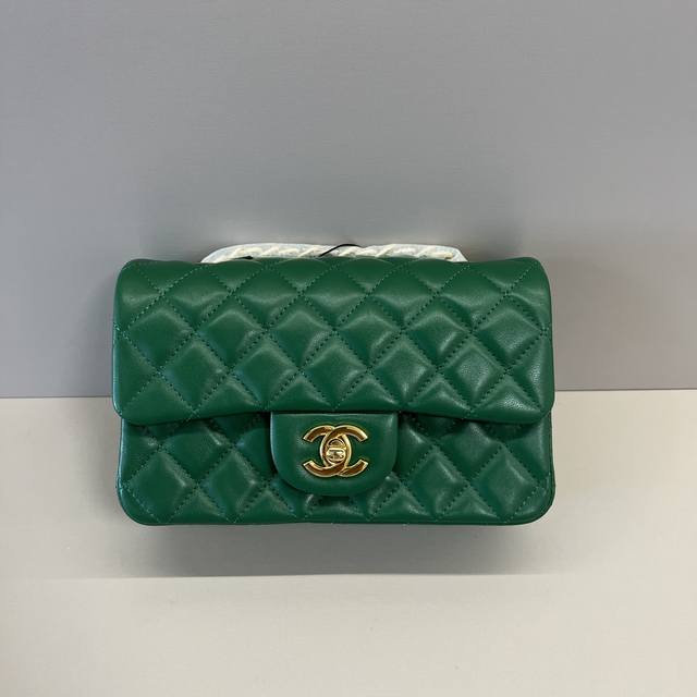 独家实拍 Cf 20Cm羊皮进口小羊皮，升级版市场独家好货，可以进出专柜对比的顶尖货，皮质细节及做工看图片哦，堪称完美！欢迎货比三家