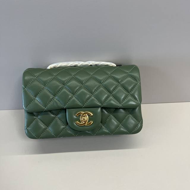 独家实拍 Cf 20Cm羊皮进口小羊皮，升级版市场独家好货，可以进出专柜对比的顶尖货，皮质细节及做工看图片哦，堪称完美！欢迎货比三家