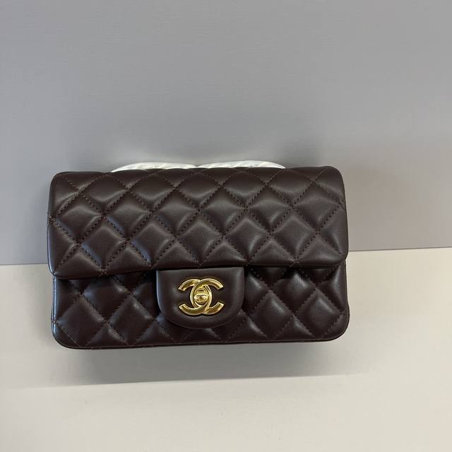 独家实拍 Cf 20Cm羊皮进口小羊皮,升级版市场独家好货,可以进出专柜对比的顶尖货,皮质细节及做工看图片哦,堪称完美!欢迎货比三家 独家实拍 Cf 20Cm羊皮进口小羊皮,升级版市场独家好货,可以进出专柜对比的顶尖货,皮质细节及做工看图片哦,堪称完美!欢迎货比三家