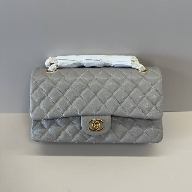 原单实拍 1112 Cf 25Cm 小球纹 ,进口对版小牛皮,市场独家好货,可以进出专柜对比的顶尖货,皮质细节及做工看图片哦,堪称完美!欢迎货比三家 原单实拍 1112 Cf 25Cm 小球纹 ,进口对版小牛皮,市场独家好货,可以进出专柜对比的顶尖货,皮质细节及做工看图片哦,堪称完美!欢迎货比三家