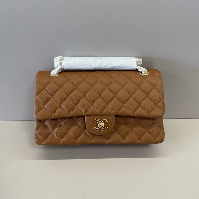 原单实拍 1112 Cf 25Cm 小球纹 ，进口对版小牛皮，市场独家好货，可以进出专柜对比的顶尖货，皮质细节及做工看图片哦，堪称完美！欢迎货比三家