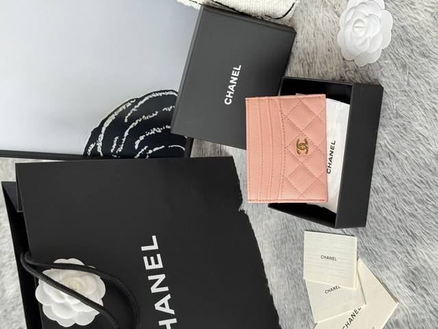 Chanel 2025 新品 卡片包小羊皮 七个卡位 可放零钱 进口意大利小羊皮制作+五金Logo 太美了 超爱的 颜色如图所示明，收纳方便快捷，迷你卡包 编号
