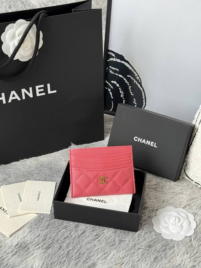 Chanel 2025 新品 卡片包小羊皮 七个卡位 可放零钱 进口意大利小羊皮制作+五金Logo 太美了 超爱的 颜色如图所示明，收纳方便快捷，迷你卡包 编号