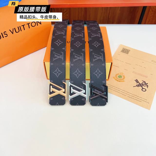 原版品质打孔 品牌：路易L家 男款 颜色：黑 扣头：金 银 黑 扣头：原版精品纯铜五金扣头 带身：原版牛皮 尺寸：宽约：3.8Cm 长约：95Cm-125Cm