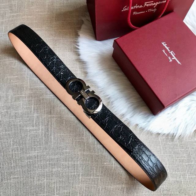 官网新款 支持Nxp芯片认证。菲拉格慕，原厂精密电渡扣头，意大利原厂皮，宽3.5Cm，代购级。