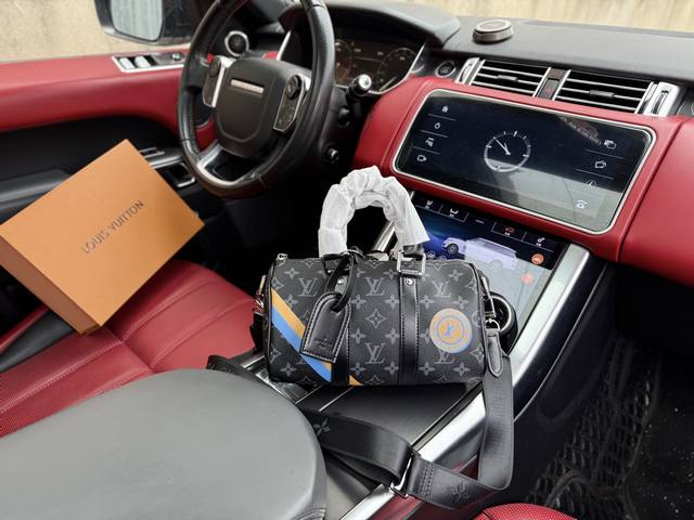 高端货 新款 “Louis Vuitton”Lv单肩包 路易威登邮差包 Louis Vuitton Keepall BandoulièRe 25 徽标Logo拉