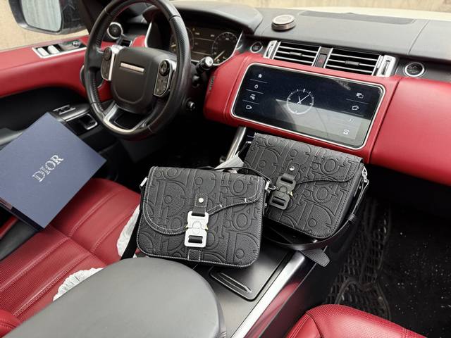 高端货 新款 “ Dior ”迪奥单肩包 Dior迪奥手提斜挎 差包 Dior迪奥 Gravity 印花效果 粒面牛皮革 单肩包斜挎包 小号 男女款 黑色 进口