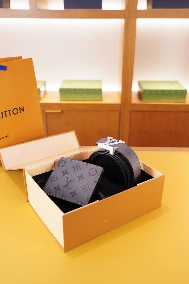 路易威登 官网同步 高版本 腰带 钱包 套装 全球轰抢单品 原单牛皮制作 非市面普通货 顶级五金 配礼盒 纸袋包装等..