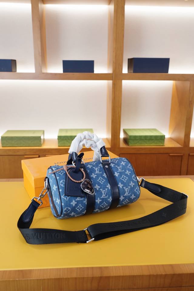 路易威登 官网同步 高版本 斜挎单肩背包 永恒不过时的标志性产品 纯原单布料 顶级五金制作 非市面普通版本 贸易公司订单货 全部实拍 实用性非常高 完全不用担心