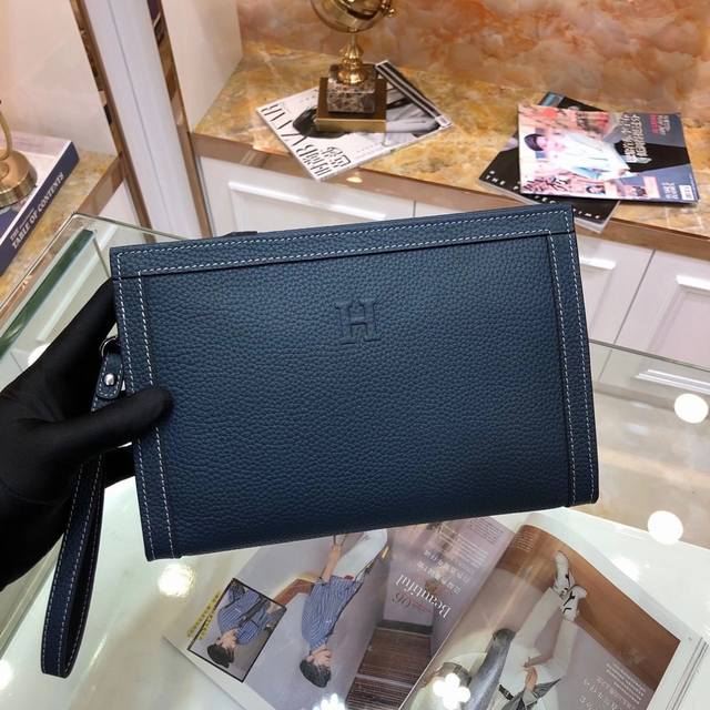 型号：8421 : 配盒子 Hermes-爱马仕最新款男士手包采用顶级小牛皮 高贵五金拉链头 皮质柔软 手感超赞 做工精细 休闲实用 版型非常舒适 高品质四色可