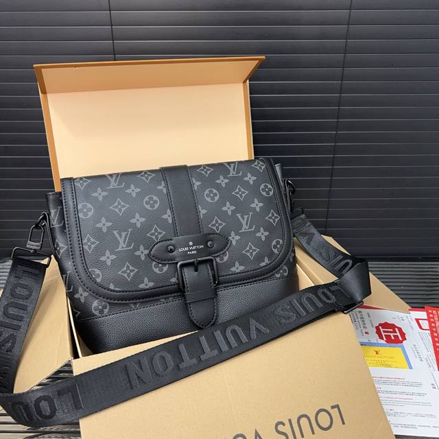 Louisvuitton 路易威登 Saumur 邮差包 单肩包 印花斜挎包 经典百搭 实物拍摄 配送礼盒 防尘袋 26 X 23 Cm。