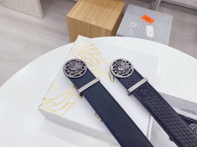 范思哲-头层牛皮底 双面可用 完美展示不同风格 高档货 纹路清晰 手感超好 炸街 宽度:3.8厘米 配套美国Simon-全套包装 正品一致的吊牌全套包装 配纸袋