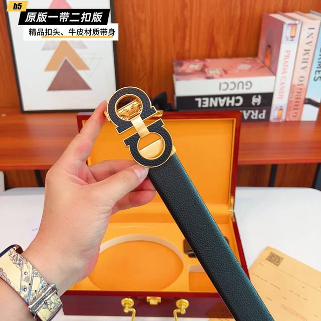 1带1扣 1带2扣 菲拉F家 双扣版 滑道 1带2扣 正版开模 此款腰带双面采用原厂牛皮带身，精密电镀标志性五金搭扣 对版专柜。3.8Cm 如需木盒40