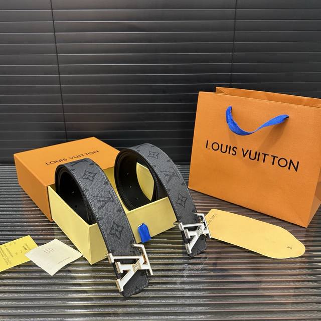 Louisvuitton 路易威登 牛皮腰带 男士经典款皮带 时装搭配必备款 优质合金扣头 采用原厂牛皮带身 机械打孔 高品质全套包装 礼盒 礼袋 小票