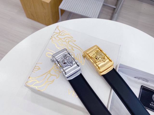 范思哲 自动带全新视觉 打破传统 你看出是自动带了吗[偷笑]谁说滑道只适合年龄大的[坏笑][坏笑]意大利专业师傅 独具匠心 打照一款 舒适耐用 不厚重 的减龄款