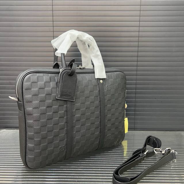 Louisvuitton 路易威登 牛皮压花公文包 手提包电脑包 实物拍摄 原厂面料 规格 37 X 29 Cm