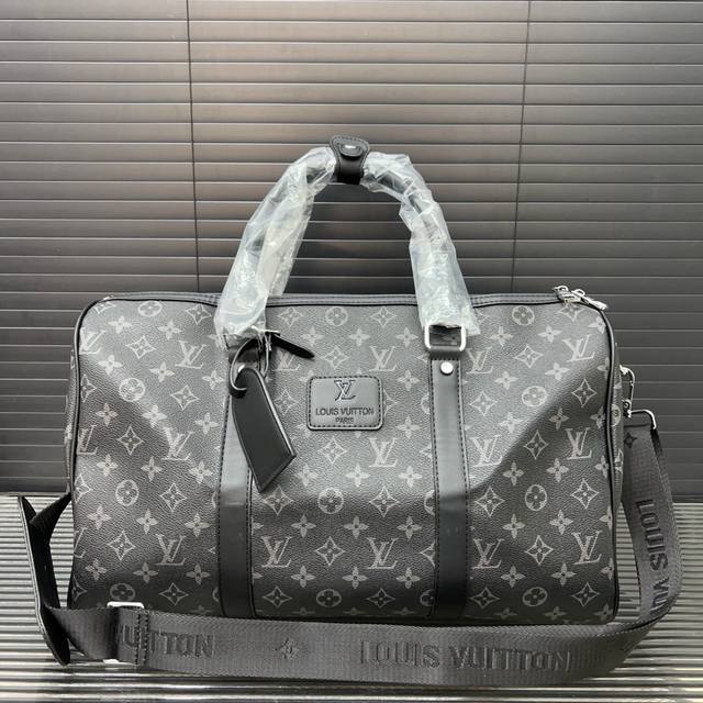 Louisvuitton 路易威登 印花旅行袋 手提包袋 机场包 实物拍摄 原厂原版面料 配送防尘袋 45 X 26 Cm。