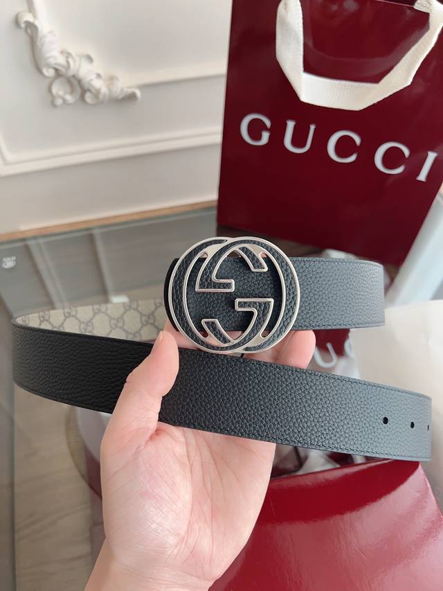 绝美Gucci 双G扣男士新款腰帶 專櫃同步 寬4厘米 帶身帆布咖老花-拼進口荔枝紋黑色 精緻真空電鍍雙G鋼扣 雙面可用