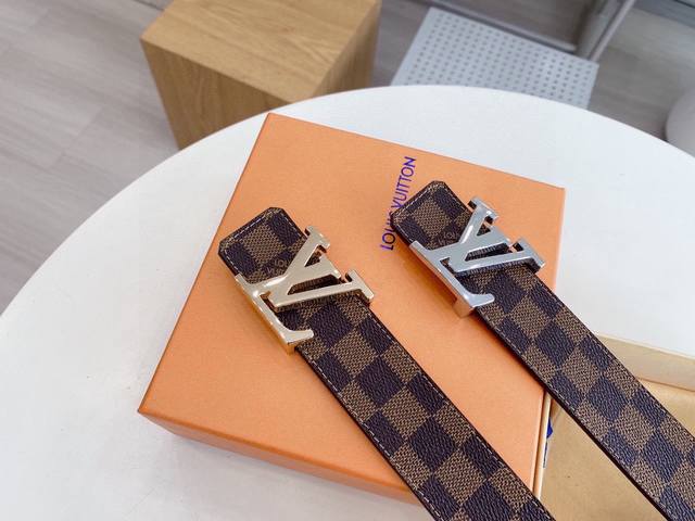 路易威登新款 纯皮 为全球最大的高级时尚控股公司以传统手工设计和款式新颖誉满全球 随心驾驭[奸笑]宽度3.8厘米 附带原版包装 皮带腰带