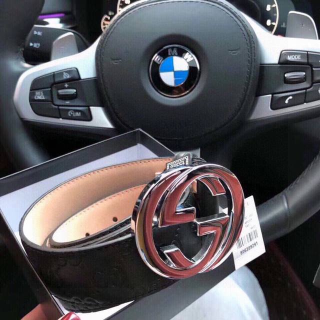 Gsignature腰带 古奇 互扣式双G带扣腰带，采用热压印技术的Gsignature精制而成，触感厚实，印花图案清晰分明。