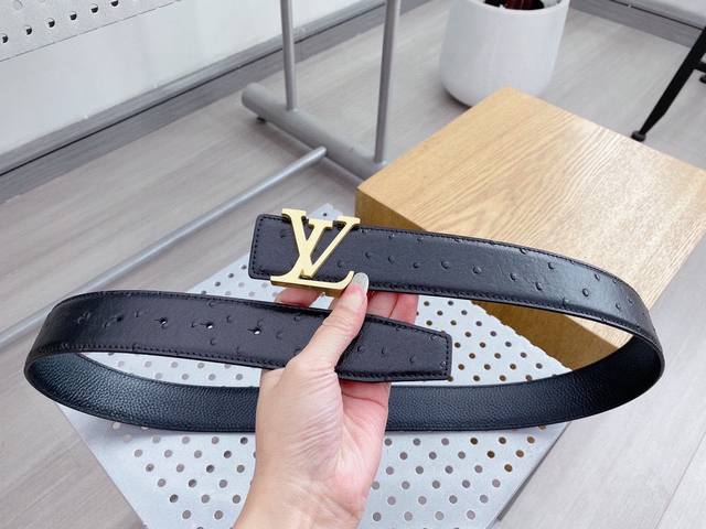 路易威登 进口 原单品质经典男款腰带专柜Togo皮搭配精钢扣 钢扣不褪色 纯牛皮 3.8厘米 实用与美观兼并。 下单备注腰围尺码 路易威登 进口 原单品质经典男款腰带专柜Togo皮搭配精钢扣 钢扣不褪色 纯牛皮 3.8厘米 实用与美观兼并。 下单备注腰围尺码