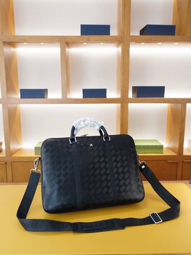 Mont Blanc 万宝龙 官网同步 高版本 手提斜挎背包 永恒不过时的标志性产品 纯原单小牛皮 顶级五金制作 非市面普通版本 贸易公司订单货 今年最爱的款式