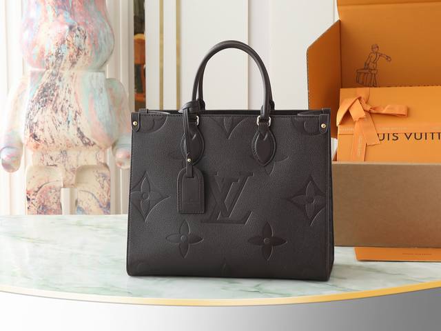 顶级原单 独家实拍 M12967 巧克力色 45595托特包 Onthego Mm手袋为这个季节重新设计，采用浓郁的巧克力色，配以金色调的金属配件。这款标志性的