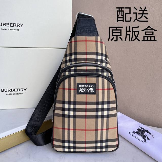 配送原版包装盒 ， 年醉流行风格，焕新选用由再生聚酯纤维和棉质纱线制成的面料打造，专属标识图案提花，搭配标志性条纹网纹面料细节和品牌徽标。可使用背带斜背 尺寸：