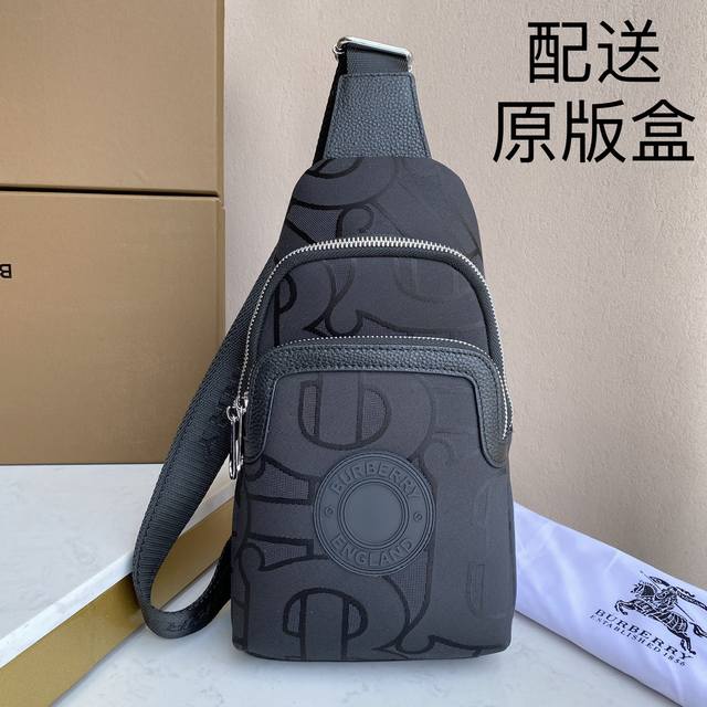 B家，最新款男士胸包-原版品质，男神必备实用性非常全面 ，空间大，顶级原版牛皮顶级做工，手工一流，零瑕疵，识货首选。市场最顶级最好的货专注高端。 效果看图 拒绝