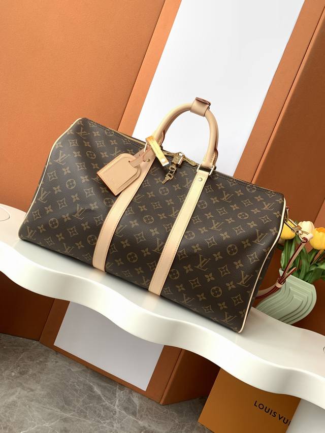 Keepall 45 旅行袋 特级加强版 型号： M41418 皮料： 是意大利A级皮料 五金： 采用进口A级全钢五金 包装： 全套原厂Mb包装 尺寸45.0