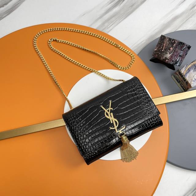 20# 原单鳄鱼纹 黑色 金扣 +Kate 最经典的款式最实用的这个系列最核心的设计便是Y家 Logo，当年Yves Saint Laurent先生邀请海报艺术