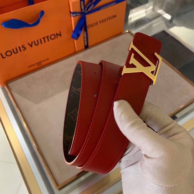 最新 路易威登 女款腰带，小牛皮系列，独家实物拍摄，零滤镜～3.0 Cm宽度高端头层牛皮 双面可用 小仙女♀超级爱