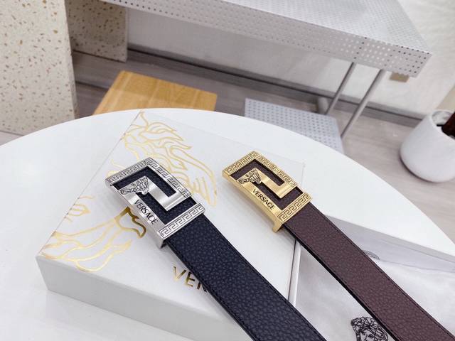 品牌:范思哲价格P 尺寸:带宽38Mm 正品尺寸 五金材质:专柜精品扣，真空电镀，工艺精细 带身材质:天然头层牛皮，质感十足，手感柔软。时尚个性，经典百搭！可自