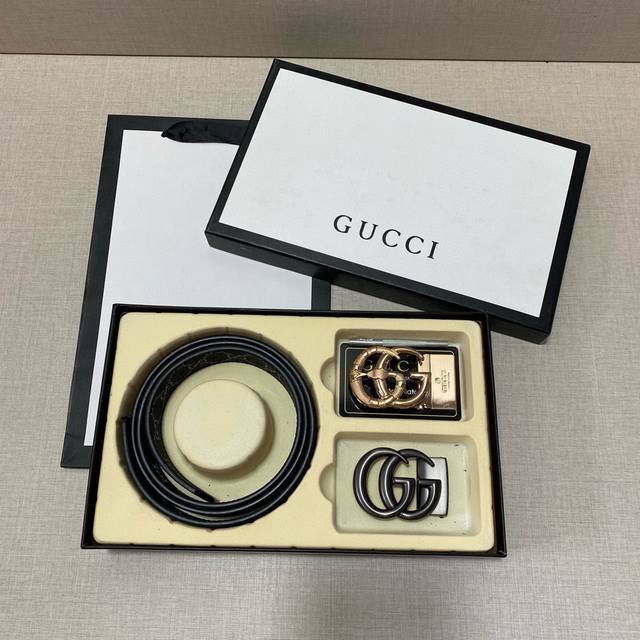 古驰Gucci精品款 ☆双扣礼盒套装 含礼盒 专柜有售 Gucci专柜在售正品 此款采用头层牛皮制作 走线油边细致 正品开模 搭配广州原版扣经久耐用、3.5Cm