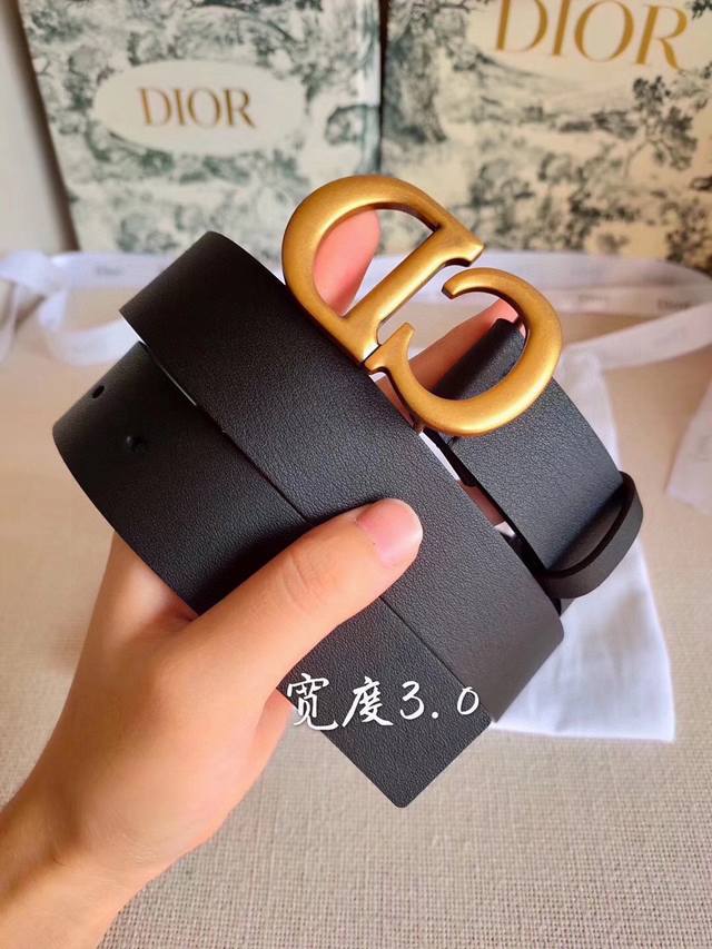 迪奥女款Christian Dior皮帶是最能強調腰身線條的配飾。Dior迪奧皮帶系列採用精緻皮革製作，色澤繁多，風格多變。#Vlog奢侈 #Diorquake