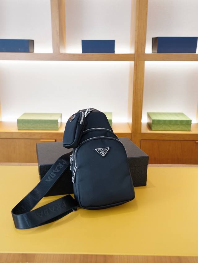 普拉达 官网同步 高版本 胸包 永恒不过时的标志性产品 纯原单布料 顶级五金制作 非市面普通版本 今年Prada最爱的款式 全部实拍 实用性非常高 完全不用担心 普拉达 官网同步 高版本 胸包 永恒不过时的标志性产品 纯原单布料 顶级五金制作 非市面普通版本 今年Prada最爱的款式 全部实拍 实用性非常高 完全不用担心