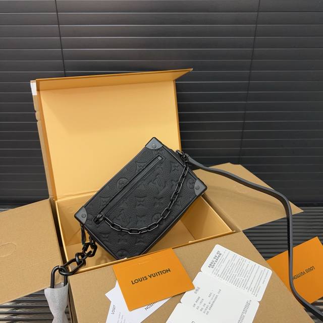 Louisvuitton 路易威登 牛皮系列 Mini Soft Trunk压花 链条盒子包 小方包 男女通用斜挎包 小箱子 实物拍摄 原厂原版面料 防尘袋 折