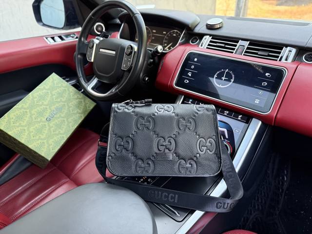 高端货 新款 “ Gucci ”古奇单肩包 Gucci古驰邮差包 Jumbo Gg 可调节织带肩带拉链开合 皮革 单肩斜挎包 超迷你 男款 黑色 高清五金Log