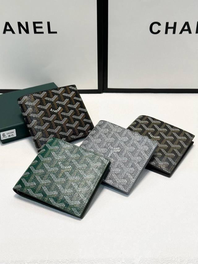 颜色 多色可选尺寸 短12X10专柜款男女通用短款对折一比一Pvc配皮手感无敌简约大气必备