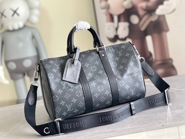 顶级原单 M46655黑花 旅行袋系列 Keepall 35旅行袋 由全新标志性 Monogram Eclipse 帆布裁制而成。自1930年以来，Keepal