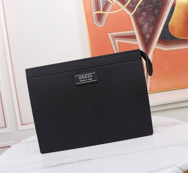 顶级原单品质 年最新款Gucci手包 欧洲原厂进口牛皮勾勒标志性线条，采用进口设备制作，时尚潮流，专柜品质，更有拉链袋与内贴袋融入功能性，提供传统手包之外的潮流