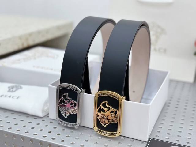 高级狠货 范思哲Versace皮带 好评无数 口碑爆棚 立体美杜莎人头扣头设计 Versace 是一个意大利奢侈品品牌 以希腊神话里的“Medusa蛇发女妖美杜