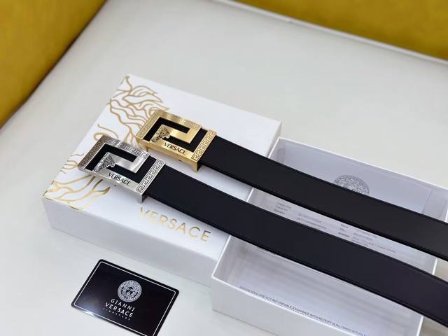 全套包装范思哲新款。宽度3.8Cm 进口头层小牛皮，双面设计，一面黑色一面咖啡，提倡多用性，性价比。皮质柔软。，_型男必备款式。扣头：正品扣 纯钢扣 不褪色。