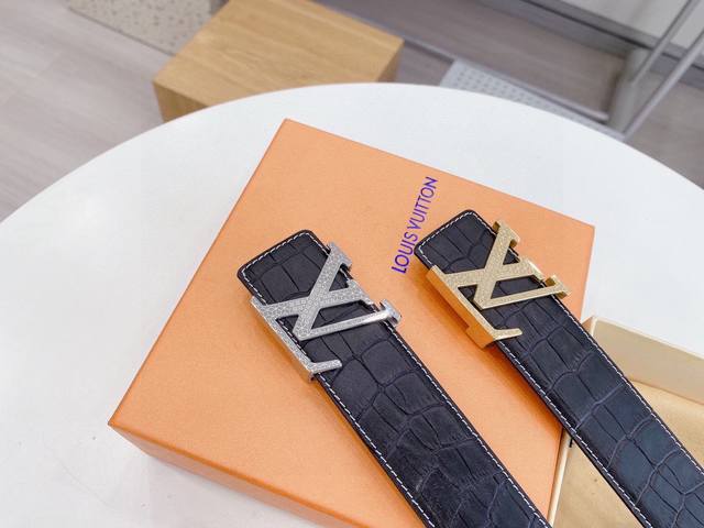 路易威登 专柜在售爆款 感谢客户反馈实拍图，顶级货 自己看细节 4.0Cm都有货 码数齐