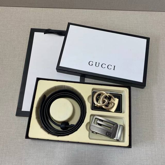古驰Gucci精品款 ☆双扣礼盒套装 含礼盒 专柜有售 Gucci专柜在售正品 此款采用头层牛皮制作 走线油边细致 正品开模 搭配广州原版扣经久耐用、3.5Cm